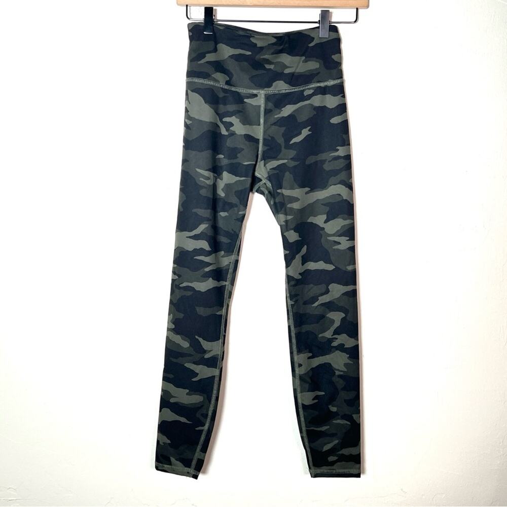 Zobha green camo print athletic workout legging size small S B178